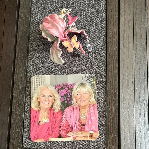 Kirks Folly Pink and Gold Brooch - Picture 4 of 9